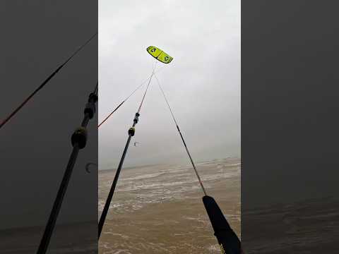 Uk storm chase… #courtintheact #kiteboarding #freeride #freeridekingdoms #kitesurfing #bigair #kite