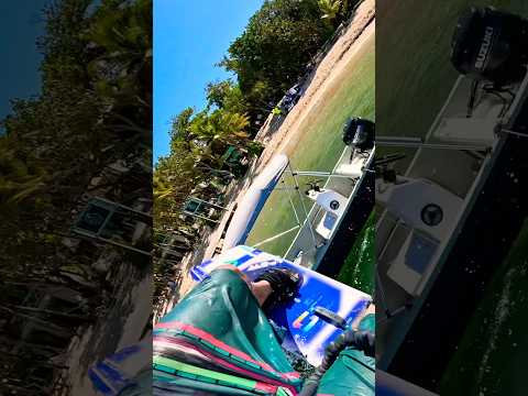 Coming into a tight space! #courtintheact #kitesurf #kiteboarding #paradise #docklikeaboss #sendit