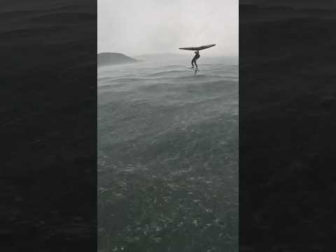 When the squall hits 👀💨🤟 #courtintheact #wingfoil #storm #squall #strongwind