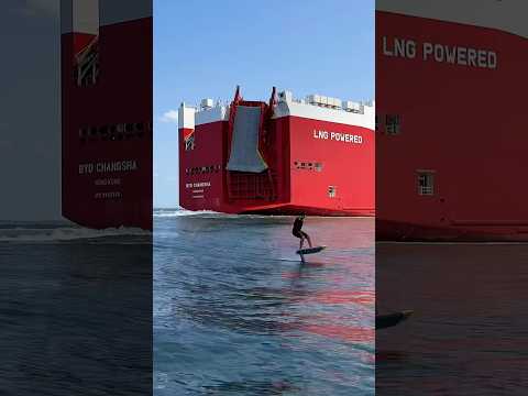 One way ticket to Hongkong! 🤟🤟 #courtintheact #wakejacking #foilsurfing #watersport
