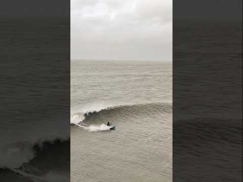 Down the line! Discovering Wales ;) #courtintheact #freeridekingdoms #kiteboarding #kitesurfing 