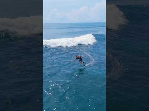 Carving lines in the Ocean! #foilsurfing #courtintheact #surf #bali #foilsurf #surffoil