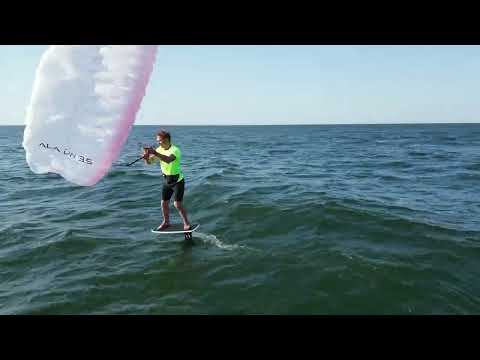 Minimal Gear, Maximum Skill – Pumpfoil + Parawing Session with Kitech Up&Down /  SAB ALA DW 3.5 m2