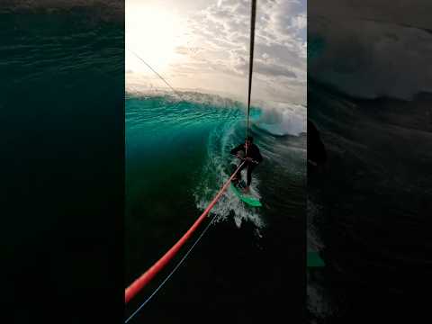 Epic wave day! #wipeout #kiteboarding #courtintheact #kitesurfing #crash