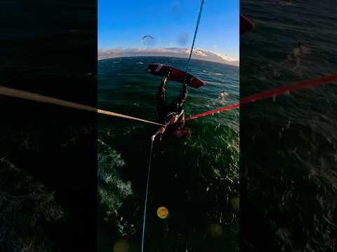 Swinging through the crowd! #capetown #courtintheact #extremesport #kiteboarding #bigair #freeride