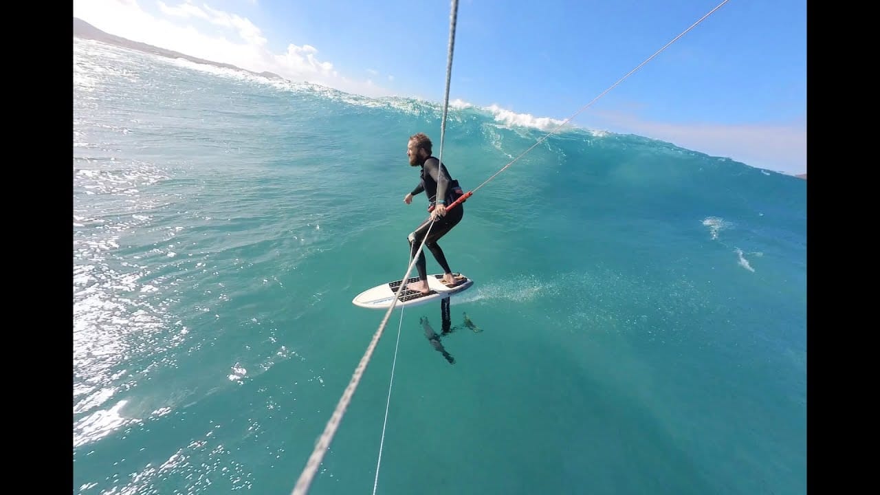 Solo downwind kitefoiling swells for kilometres – [RAW FILES] – kitesurf videó és tippek