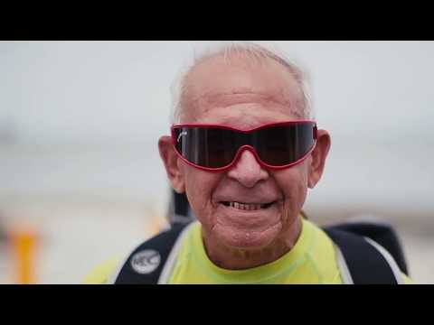 Kiteboard all ages.The 77 Years Old Kite Surfer! – wave kite tippek